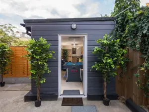 Luxury Versace 2 Bed, Hot Tub, Pool Table, Sky Tv