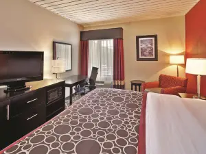 La Quinta Inn & Suites by Wyndham Elkview - Charleston NE