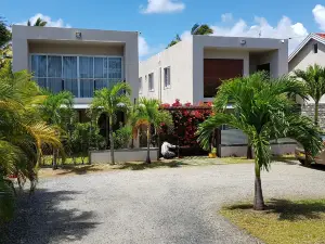 Blue Ocean Suites & Apartments