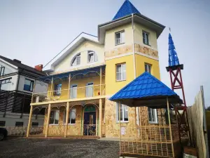 Zolotoy Klever v Kuznechihe Hotel