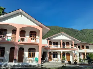 Barbara Hotel, Right at Lake Toba