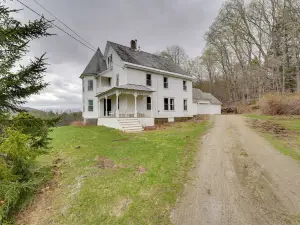 17-Acre Vermont Escape w/ Panoramic Mountain Views