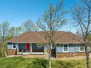 Stunning Views: Secluded 5 bedroom Mountain Home