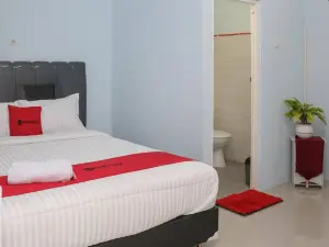 RedDoorz Syariah Near Suncity Mall Madiun
