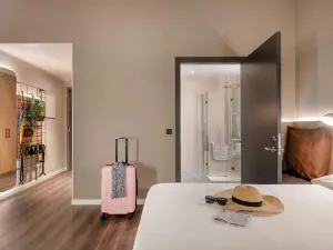 Moxy Verona