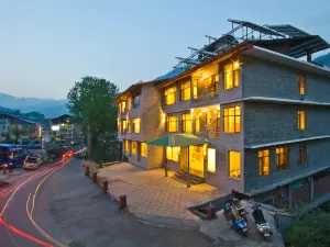 Sarthak Regency by M K Hospitality,Rangri, Manali,HP,Just 1 Kms from Volvo Parking