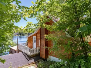 Beautiful Lakefront Chalet 35 Mins Ottawa Gatineau