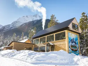 Taurukh Hotel