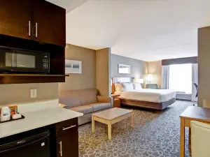 Holiday Inn Express & Suites Oshawa Downtown - Toronto Area