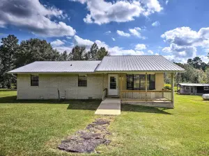 Cozy Kirby Getaway w/ Patio, Near Lake Greeson!