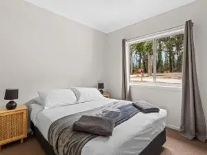 The Leaning Oak Holiday Lifestyles - Lake Conjola