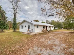 Charming Country Cottage in Goodspring!