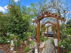 one-Bedroom Suite-Close to beach and CBD