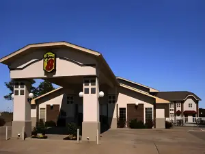 Boarders Inn & Suites
