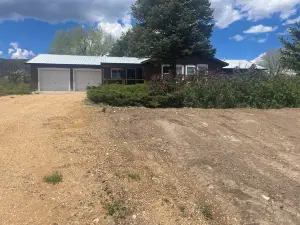 One mile off Hwy518 and minutes to Mora