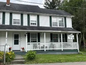 The Company House of Pocahontas - minutes from Spearhead & HM  trails