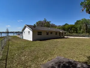 Lovely, Quaint Home on the Beautiful 822 Acre Hampton Lake