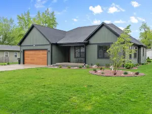 New Construction! Community beach access on beautiful Lake Elizabeth!