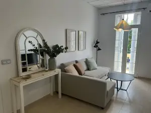 STUDIO LOCATED IN THE CITY CENTER