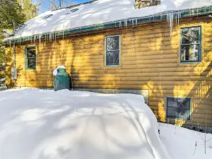 Private Hot Tub & Sauna: Bryant Pond Retreat!