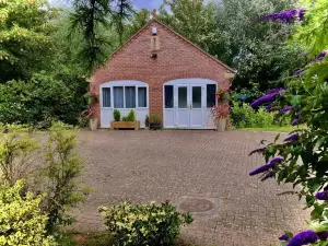 Cosy and Secluded Brook-Side Lodge