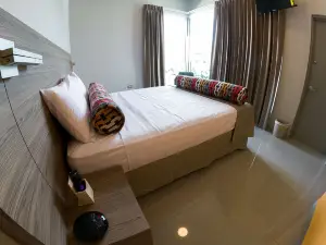 Royal Delonix Hotel