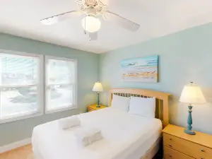 Oceanside In Corolla with private pool, hot tub & rec room with pool table