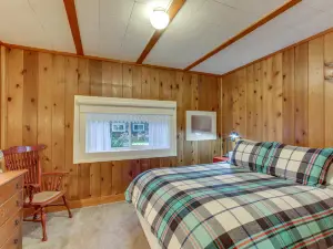 Restored log cabin w/ classic porch - near river, trails, hot springs, & more