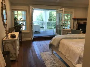 Chateau Rooms