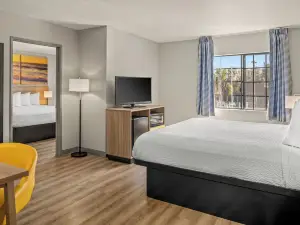 Days Inn & Suites by Wyndham Artesia