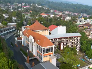 Royal Hotel and Convention Tretes