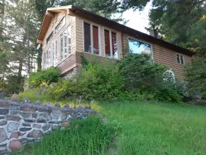 BOOTH LANE - 3 Bedroom  Waterfront Cottage: AVAILABLE:JULY 26TH-AUGUST 2ND!