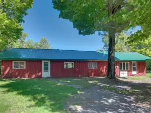 Country Vacation Rental in Mercer at Waterfall!