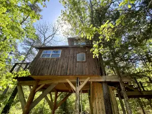 Gorgeous Chic Treehouse with Lofted Interior and Panoramic Views in Arkansas