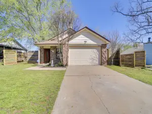 Barling Vacation Rental: Fenced-in Yard w/ Hot Tub