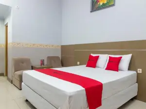 RedDoorz Near Goa Panggung