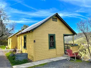 Priest Station Cafe & Cabins