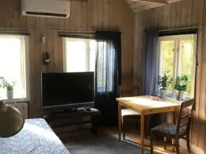 Trevlig stuga på landet, centralt 8km från Centrum