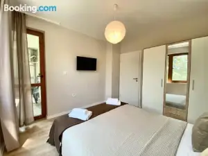 City Centre Bright & Cozy Apartment for 4 Persons