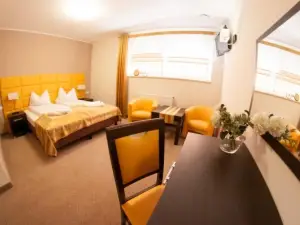Hotel Pod Dębami