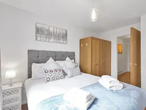 Parkhouse Serviced Apartment Hatfield Town Centre by 360 Stays
