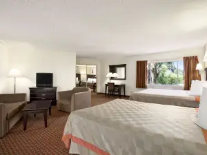 Days Inn & Suites by Wyndham Rancho Cordova