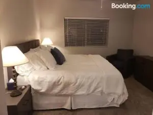 Monument Resort Like Amenities with King Bd Qn Bd Garage Fast WiFi Sleeps