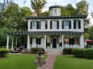 Denham Inn