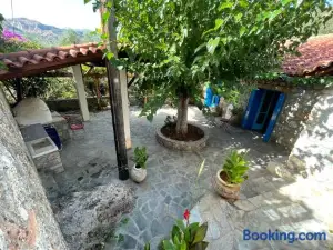 Peloponnese Hideout - Traditional Stone House