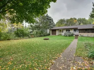 Hugo Home, Direct Lake Access & Private Dock!