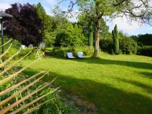 Grüne Wohlfühloase mit einmaliger Aussicht