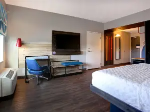 Tru by Hilton Alcoa Knoxville Airport