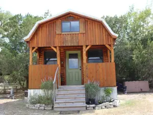 Little Frio Cabin - Cozy Log Cabin