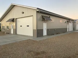 Newly built in Devils Lake, Perfect for Fishing or Relaxing